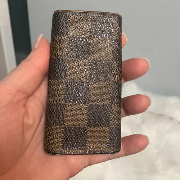 1999 authentic Louis Vuitton 4-ring key holder